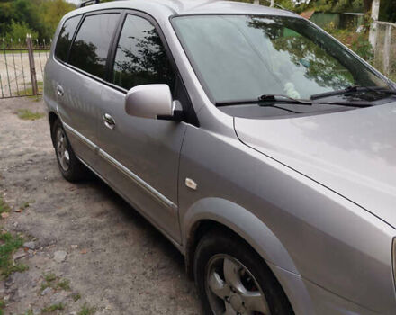 Серый Киа Каренс, объемом двигателя 1.99 л и пробегом 200 тыс. км за 6200 $, фото 5 на Automoto.ua