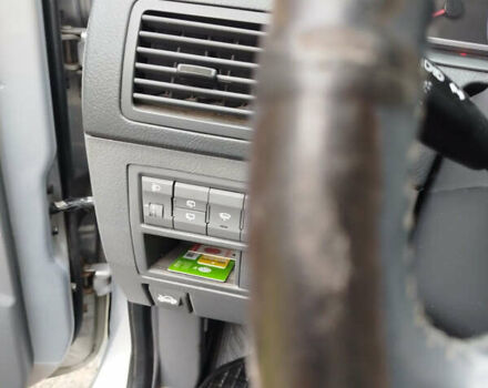 Серый Киа Каренс, объемом двигателя 1.99 л и пробегом 200 тыс. км за 6200 $, фото 8 на Automoto.ua