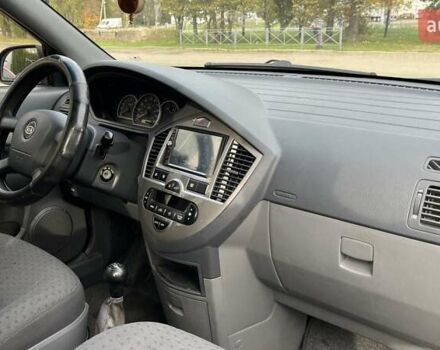 Киа Каренс 2005 в Николаеве на Automoto.ua Серый Киа Каренс, объемом двигателя 1.98 л и пробегом 217 тыс. км за 5300 $, фото 9 на Automoto.ua
