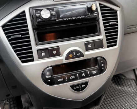 Серый Киа Каренс, объемом двигателя 1.99 л и пробегом 200 тыс. км за 6200 $, фото 9 на Automoto.ua