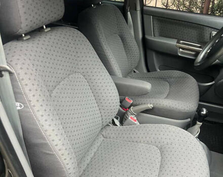 Киа Каренс 2005 в Тернополе на Automoto.ua Серый Киа Каренс, объемом двигателя 1.99 л и пробегом 139 тыс. км за 4500 $, фото 14 на Automoto.ua