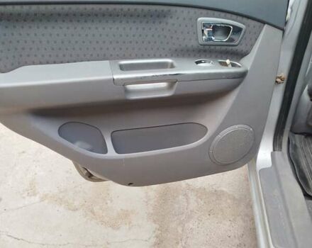 Серый Киа Каренс, объемом двигателя 1.59 л и пробегом 207 тыс. км за 4300 $, фото 4 на Automoto.ua