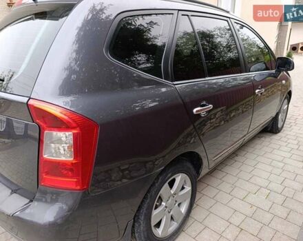 Сірий Кіа Каренс, об'ємом двигуна 2 л та пробігом 296 тис. км за 5600 $, фото 2 на Automoto.ua