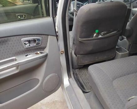 Серый Киа Каренс, объемом двигателя 1.59 л и пробегом 207 тыс. км за 4300 $, фото 5 на Automoto.ua