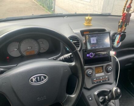 Серый Киа Каренс, объемом двигателя 2 л и пробегом 350 тыс. км за 4900 $, фото 7 на Automoto.ua