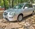 Серый Киа Каренс, объемом двигателя 2 л и пробегом 352 тыс. км за 4950 $, фото 1 на Automoto.ua