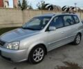 Серый Киа Каренс, объемом двигателя 2 л и пробегом 140 тыс. км за 4200 $, фото 1 на Automoto.ua