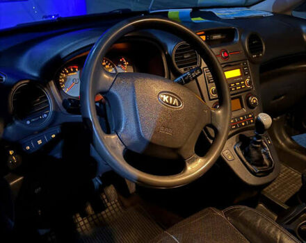 Киа Каренс 2006 в Черновцах на Automoto.ua Серый Киа Каренс, объемом двигателя 2 л и пробегом 250 тыс. км за 6000 $, фото 4 на Automoto.ua
