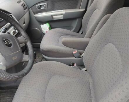 Серый Киа Каренс, объемом двигателя 1.59 л и пробегом 207 тыс. км за 4300 $, фото 2 на Automoto.ua