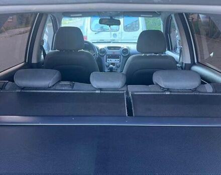 Серый Киа Каренс, объемом двигателя 2 л и пробегом 206 тыс. км за 5200 $, фото 6 на Automoto.ua