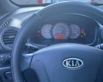 Серый Киа Каренс, объемом двигателя 2 л и пробегом 206 тыс. км за 5200 $, фото 7 на Automoto.ua