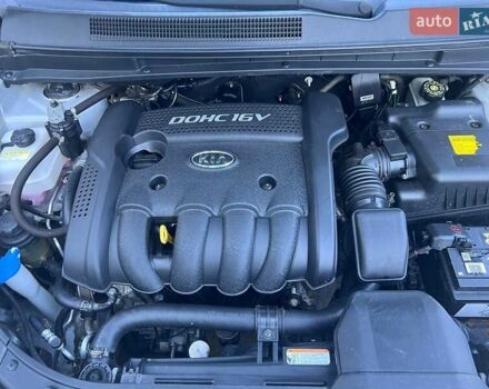 Серый Киа Каренс, объемом двигателя 2 л и пробегом 206 тыс. км за 5200 $, фото 9 на Automoto.ua