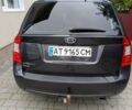 Сірий Кіа Каренс, об'ємом двигуна 2 л та пробігом 296 тис. км за 5600 $, фото 4 на Automoto.ua
