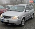 Сірий Кіа Каренс, об'ємом двигуна 2 л та пробігом 215 тис. км за 5250 $, фото 1 на Automoto.ua
