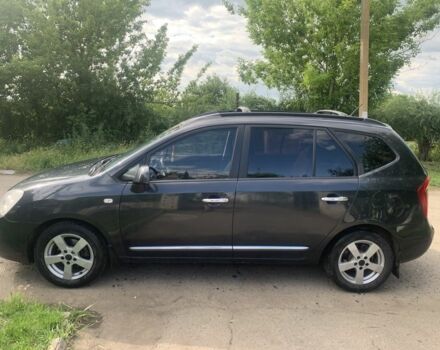 Серый Киа Каренс, объемом двигателя 2 л и пробегом 350 тыс. км за 4900 $, фото 3 на Automoto.ua