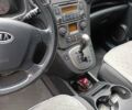 Сірий Кіа Каренс, об'ємом двигуна 2 л та пробігом 296 тис. км за 5600 $, фото 14 на Automoto.ua