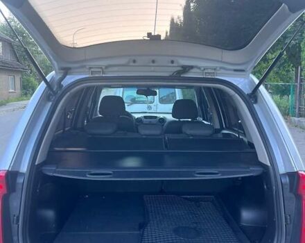 Серый Киа Каренс, объемом двигателя 2 л и пробегом 206 тыс. км за 5200 $, фото 4 на Automoto.ua