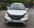 Серый Киа Каренс, объемом двигателя 2 л и пробегом 249 тыс. км за 7850 $, фото 1 на Automoto.ua