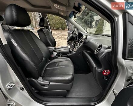 Серый Киа Каренс, объемом двигателя 2 л и пробегом 280 тыс. км за 4999 $, фото 26 на Automoto.ua