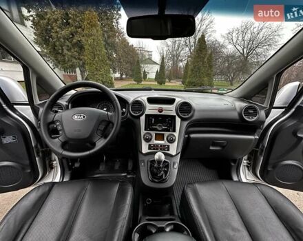 Серый Киа Каренс, объемом двигателя 2 л и пробегом 280 тыс. км за 4999 $, фото 22 на Automoto.ua