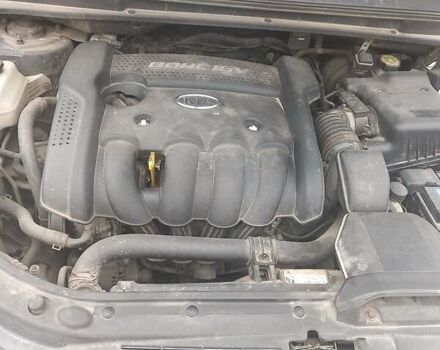 Серый Киа Каренс, объемом двигателя 2 л и пробегом 258 тыс. км за 5200 $, фото 7 на Automoto.ua