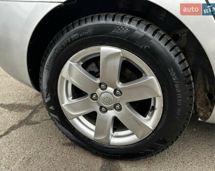 Серый Киа Каренс, объемом двигателя 2 л и пробегом 280 тыс. км за 4999 $, фото 34 на Automoto.ua