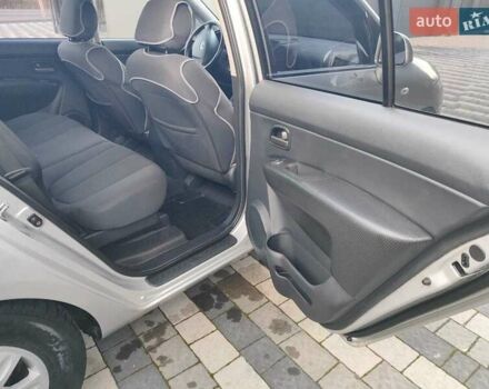 Серый Киа Каренс, объемом двигателя 2 л и пробегом 163 тыс. км за 5400 $, фото 41 на Automoto.ua