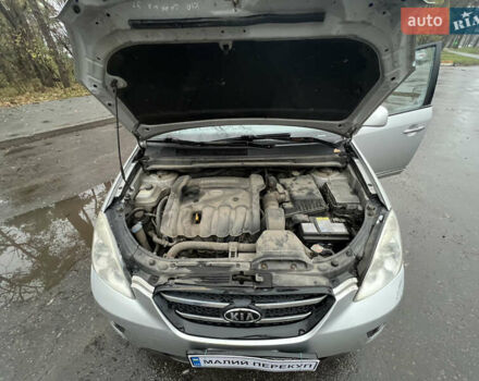 Сірий Кіа Каренс, об'ємом двигуна 1.99 л та пробігом 220 тис. км за 3999 $, фото 6 на Automoto.ua