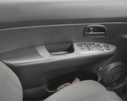 Киа Каренс 2007 в Киеве на Automoto.ua Серый Киа Каренс, объемом двигателя 2 л и пробегом 450 тыс. км за 2700 $, фото 10 на Automoto.ua