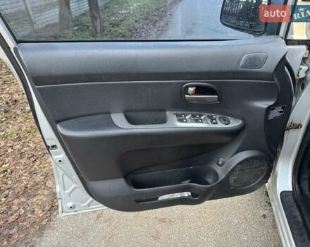 Сірий Кіа Каренс, об'ємом двигуна 1.99 л та пробігом 280 тис. км за 3350 $, фото 10 на Automoto.ua