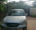 Серый Киа Каренс, объемом двигателя 2 л и пробегом 362 тыс. км за 4500 $, фото 1 на Automoto.ua