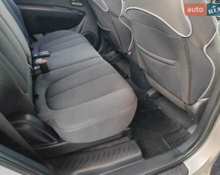 Серый Киа Каренс, объемом двигателя 2 л и пробегом 163 тыс. км за 5400 $, фото 42 на Automoto.ua