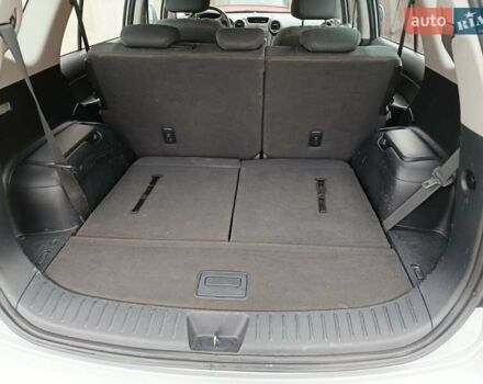 Серый Киа Каренс, объемом двигателя 2 л и пробегом 222 тыс. км за 5500 $, фото 2 на Automoto.ua