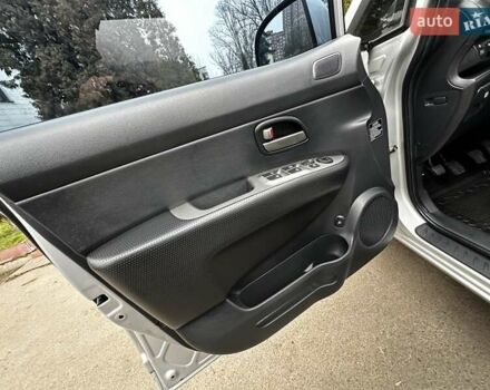 Серый Киа Каренс, объемом двигателя 2 л и пробегом 280 тыс. км за 4999 $, фото 23 на Automoto.ua