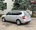Серый Киа Каренс, объемом двигателя 2 л и пробегом 280 тыс. км за 4999 $, фото 4 на Automoto.ua
