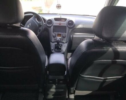 Сірий Кіа Каренс, об'ємом двигуна 2 л та пробігом 219 тис. км за 6600 $, фото 11 на Automoto.ua