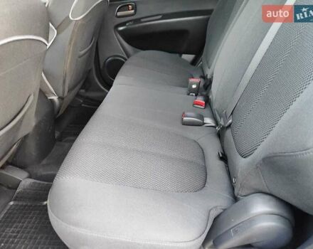 Серый Киа Каренс, объемом двигателя 2 л и пробегом 163 тыс. км за 5400 $, фото 40 на Automoto.ua