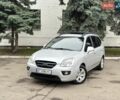 Серый Киа Каренс, объемом двигателя 2 л и пробегом 280 тыс. км за 4999 $, фото 7 на Automoto.ua