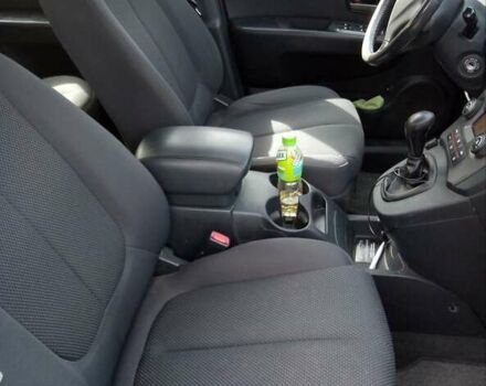 Сірий Кіа Каренс, об'ємом двигуна 2 л та пробігом 160 тис. км за 8150 $, фото 4 на Automoto.ua