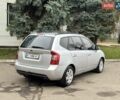 Серый Киа Каренс, объемом двигателя 2 л и пробегом 280 тыс. км за 4999 $, фото 5 на Automoto.ua