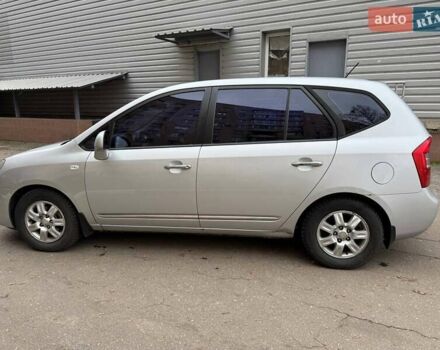 Серый Киа Каренс, объемом двигателя 2 л и пробегом 131 тыс. км за 8200 $, фото 1 на Automoto.ua