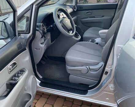 Серый Киа Каренс, объемом двигателя 2 л и пробегом 198 тыс. км за 6800 $, фото 5 на Automoto.ua