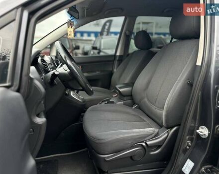 Серый Киа Каренс, объемом двигателя 2 л и пробегом 203 тыс. км за 5999 $, фото 12 на Automoto.ua