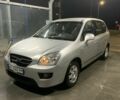 Серый Киа Каренс, объемом двигателя 2 л и пробегом 250 тыс. км за 5800 $, фото 3 на Automoto.ua