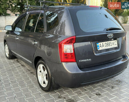 Серый Киа Каренс, объемом двигателя 2 л и пробегом 317 тыс. км за 4500 $, фото 1 на Automoto.ua