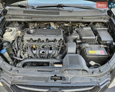 Серый Киа Каренс, объемом двигателя 2 л и пробегом 284 тыс. км за 5900 $, фото 13 на Automoto.ua