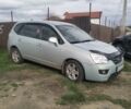 Серый Киа Каренс, объемом двигателя 2 л и пробегом 236 тыс. км за 6500 $, фото 2 на Automoto.ua