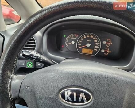Серый Киа Каренс, объемом двигателя 2 л и пробегом 284 тыс. км за 5900 $, фото 12 на Automoto.ua
