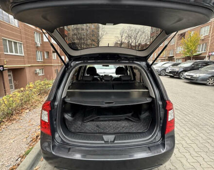 Серый Киа Каренс, объемом двигателя 2 л и пробегом 305 тыс. км за 5900 $, фото 7 на Automoto.ua