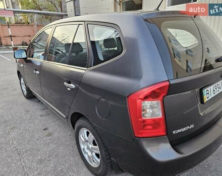 Серый Киа Каренс, объемом двигателя 2 л и пробегом 284 тыс. км за 5900 $, фото 3 на Automoto.ua